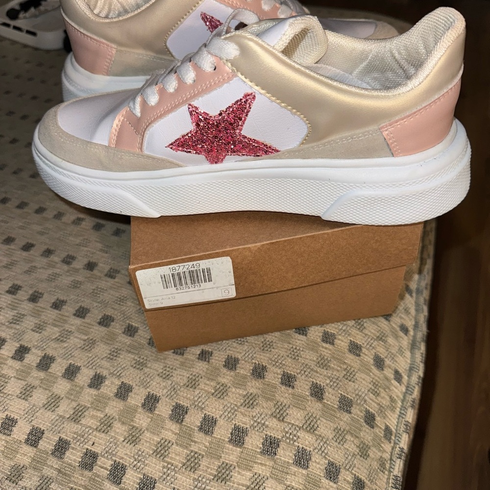 Pink Lily Cleo Glitter Star Sneakers in Pink and Cream